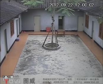 D1效果-某院子白天/夜間視頻監(jiān)控效果錄像演示